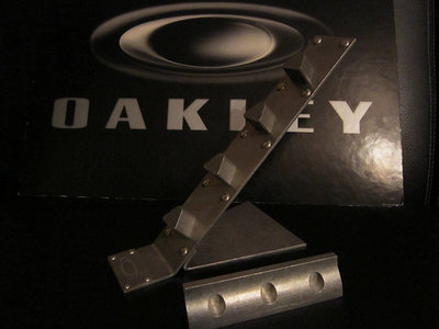 DISPLAY OAKLEY.jpg