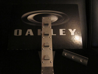 DISPLAY OAKLEY 2.jpg